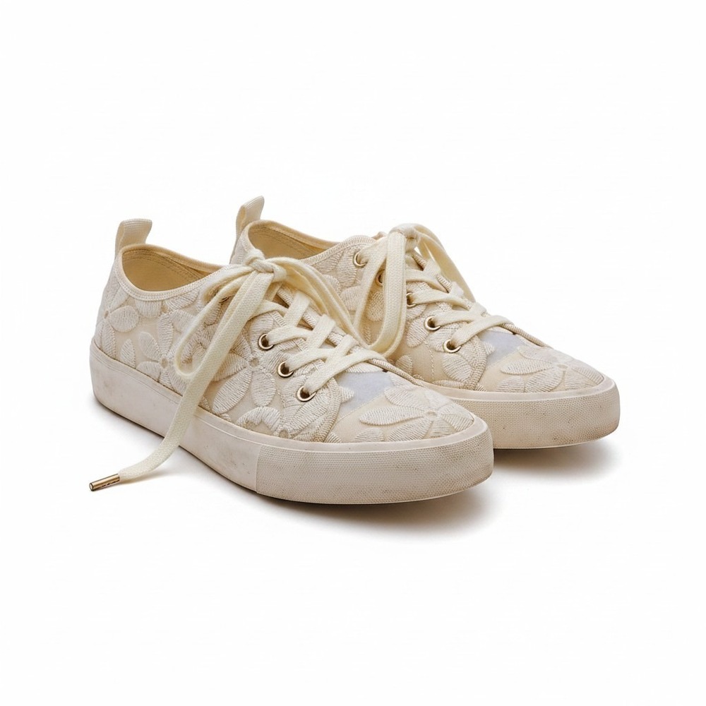 Aldo Women's 7 White Mesh With Embroidered White Daisies Gold Grommets Sneakers